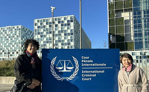 與沈伯洋現身全球通緝普丁的海牙法院前！范雲高喊：國際仍有正義