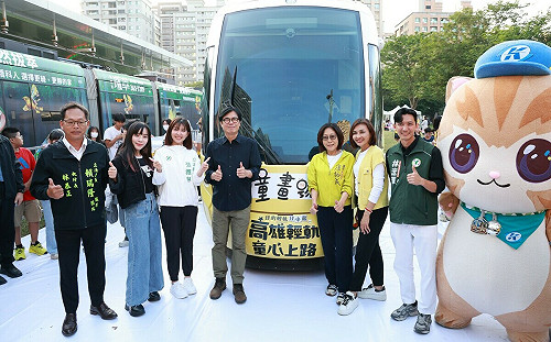 台灣首創兒少彩繪輕軌列車啟動   陳其邁：持續推動兒少友善城市 