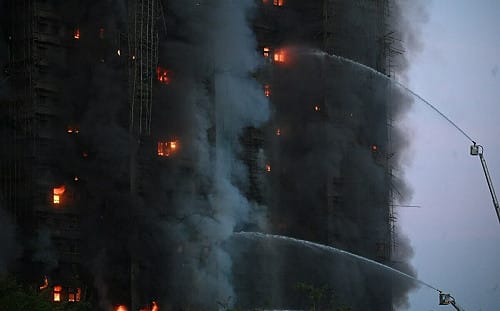 香港宏福苑大火已128死、89具遺體焦黑難辨！港廉署逮11人疑涉貪
