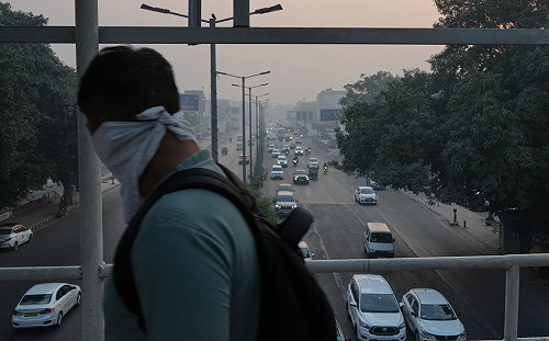 醫院爆滿、幼兒咳不停！印度德里空污惡化 空品超出WTO標準20倍
