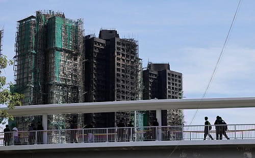 宏福苑大火釀151死 ! 外牆材料「易燃如柴」疑雲曝光 質疑真相者皆被「帶走」