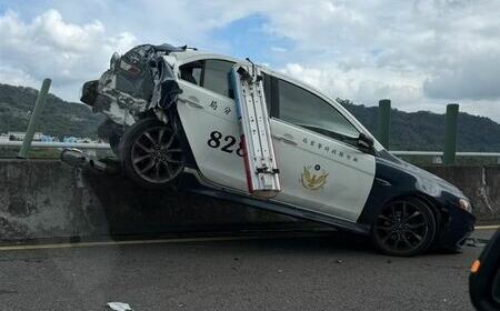 台68線警車處理掉落物遭貨車追撞！2名員警腦震盪送醫