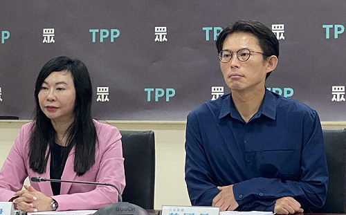 徐國勇提「買衛生紙」說  黃國昌：2千億買F-16V、現在1張也沒拿到