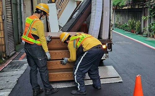 北市清潔隊員涉貪遭判褫奪公權1年！環保局發聲：保障同仁工作權