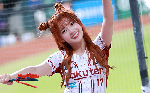 笑笑「邊開車邊化妝釀車禍」挨轟馬路三寶！本人親上火線道歉了