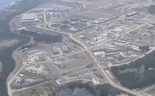 航拍曝光! 日加速打造沖繩島鏈基地 馬毛島夜間趕工、兩跑道與軍艦泊位成形