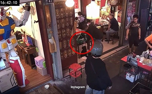 台中吃黑輪掉落衝鋒槍 全場凍結5秒！老闆PO文：這邊做生意心臟要大顆　