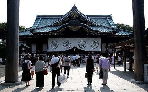 高市早苗供奉靖國神社祭品! 日內閣還通過出口殺傷性武器 北京怒了…..