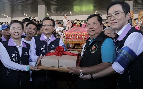 白沙屯媽祖遶境抵前鎮漁港    祈福首站由高雄區漁會出發