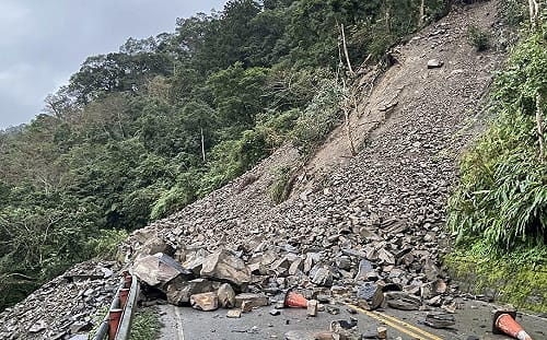 太平山要道8.5K清晨坍方中斷交通　預估下午2時恢復單線通行