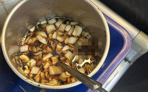 台南知名牛肉湯店「活蟑螂」泡醬油！業者致歉 衛生局出手了