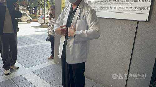 男大生遭酒駕撞死 父穿子衣出庭籲判決回應社會期待