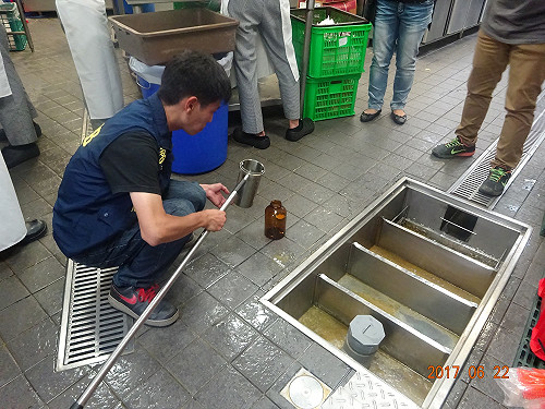 餐廳小吃油污阻塞下水道  高市11月開罰罰款最高五萬