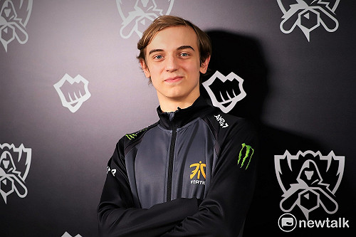 英雄聯盟世界賽》FNC逆轉進八強 Caps要大吃慶祝一發！