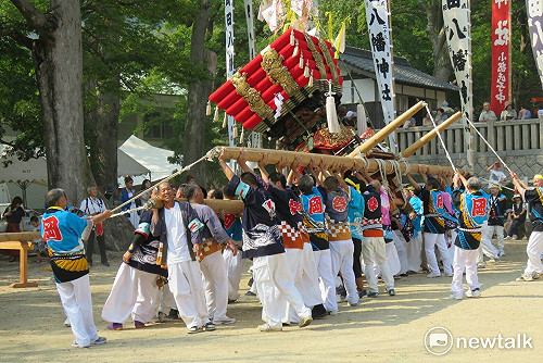 小豆島葺田八幡神社秋祭 首見台灣人抬神轎尬陣