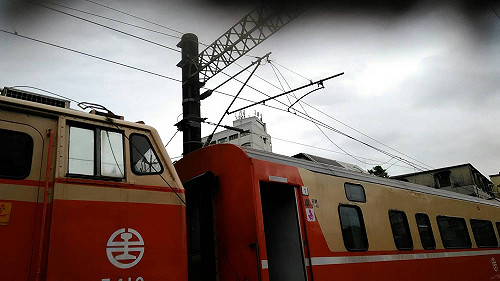 快訊》電車線斷了！台鐵樹林－山佳站延誤
