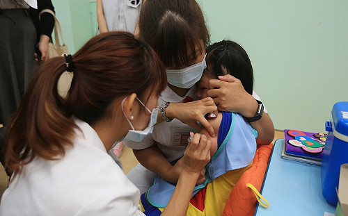 天冷流感疫情升  新北衛生局供70場捷運站疫苗接種