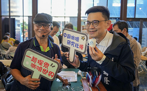 「菜市場之子」勤跑基層不停歇！  賴瑞隆向工農民謙卑請益