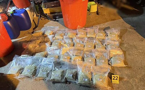 高雄警方破獲「喵喵」製毒工廠3人遭逮！毒品市值破億元