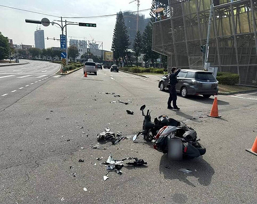 台中自小客貨車與機車碰撞  男騎士送醫不治