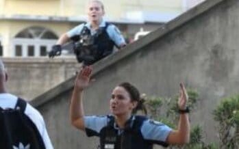 (影) 邦代海灘槍手疑效忠 ISIS! 艾班尼斯加強擁槍審核 2現場女警「凍住」挨批