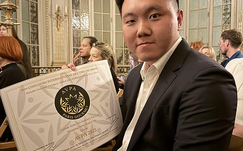 遭中國戰狼叫囂  台灣高山茶飄香巴黎 「華崗雪源頭」 獲法國大獎特別獎