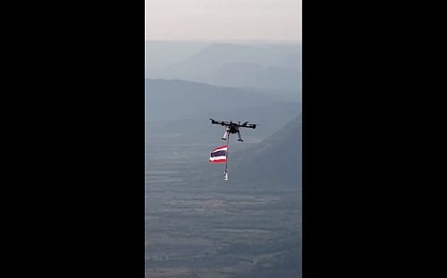 (影) 泰柬軍事衝突暫告一段落？ 泰在柬境高調掛國旗宣誓主權 北京暗中援柬