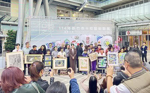 二審後首個公開行程  里長們夾道歡迎  高虹安藏不住一臉笑意