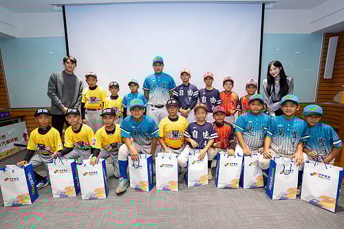 球芽基金中部頒獎典禮　陳文杰勉小球員勇敢追夢