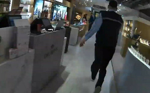 張文隨機攻擊案4死11傷、兩人仍在加護！ 誠品內追捕張文影片曝光