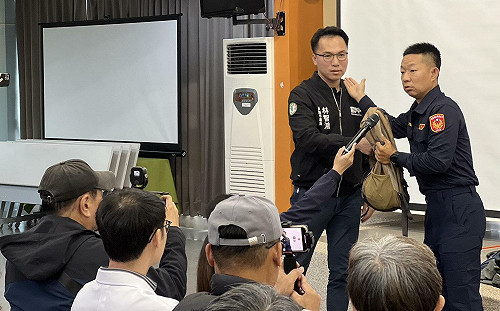 遇隨機攻擊如何自保？   林智鴻攜手五甲警宣導危機應變防身術 