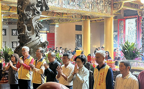 為台灣及高雄祈福  林岱樺鳳山天公廟參拜提「暖冬3願」