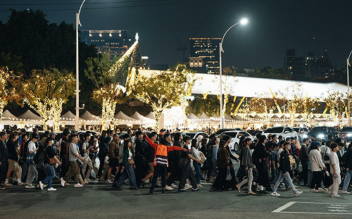 高雄聖誕生活節週末破20萬人潮！ 滅火器、洪佩瑜、淺堤中央公園開唱