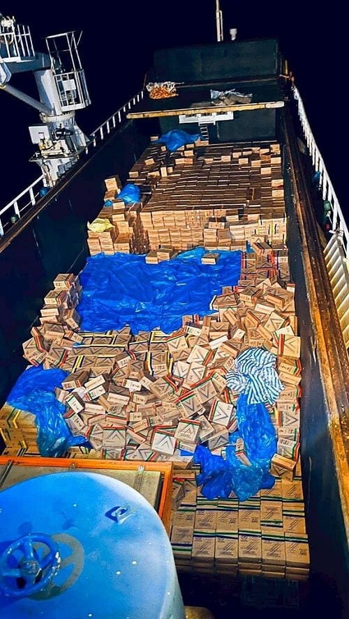 涉走私市價逾億元私菸進興達港  船長等5人遭起訴