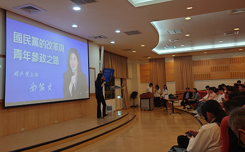 被問「獨裁的定義」鄭麗文狂閃躲！ 提問同學發聲：這是黨主席的風度嗎？ 