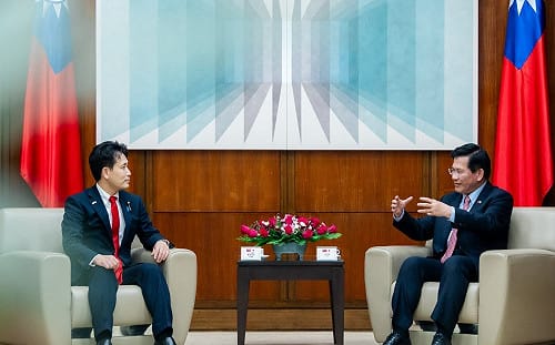 日議員妻曾被迫登載「中國台灣」 林佳龍感謝修法：台灣就是台灣