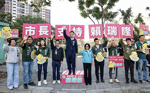 高市長初選倒數　賴瑞隆偕議長議員啟動站路口衝刺選情  