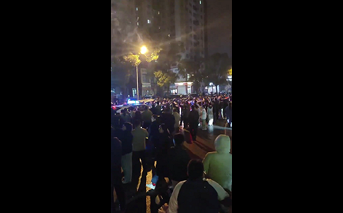 (影) 中國外賣小哥起義了 ! 禁騎令引爆怒火 長沙街頭驚見騎手「黃袍加身」