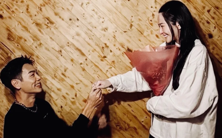 禾浩辰平安夜求婚成功！甜蜜告白女友吳品潔：我家完整了