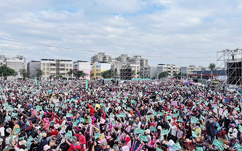 高雄初選造勢喊逼8萬人  林岱樺嘆同黨不同命