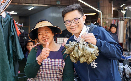 一日高雄從南到北、從鄉到市   賴瑞隆用腳步傾聽基層聲音