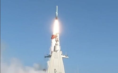 中國海軍威脅擴大  055搭載「鷹擊-20」高超音速反艦導彈傳成功試射定型