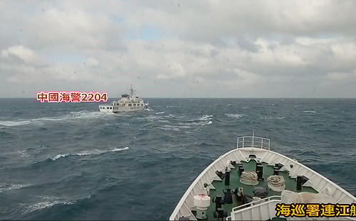 環台軍演中共射7枚火箭彈   海巡1對1緊盯中國海警船強勢驅離 