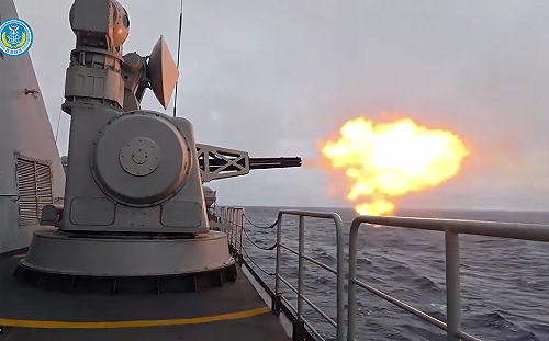 (影) 075攻擊艦首亮相!「拔點、斷線、封港」圍台軍演高喊「四個十分」戰力