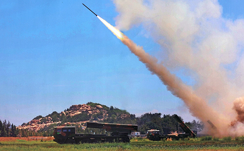 (影) 解放軍「奪權殺招」? 秀殲-20、火箭砲影片 揚言3分鐘就摧毀海馬斯 