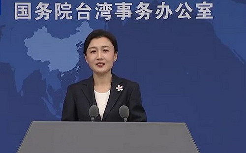 對習近平做看看？ 國台辦稱拍｢捏總統照｣遭驅逐對中生赴台意願有負面影響