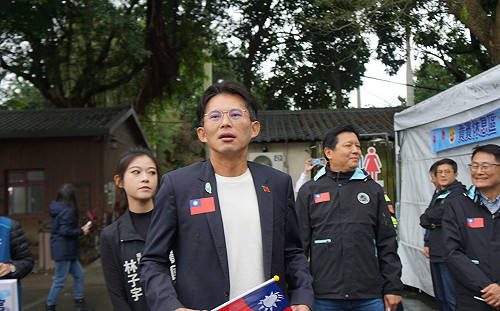 賴清德批藍白彈劾總統浪費時間！黃國昌反嗆：大罷免32比0是哪個政黨？