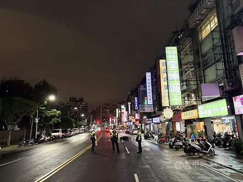 新北三重行人違規跨雙黃線　遭機車撞OHCA送醫