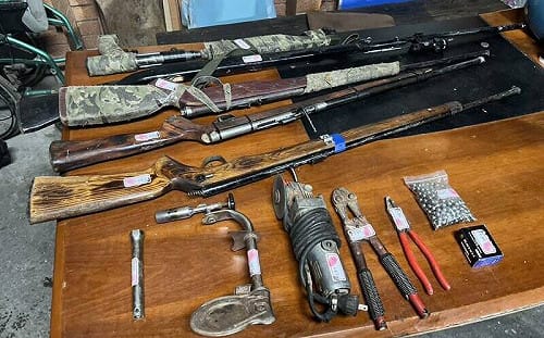 賽鴿當掩護！花蓮28歲男山區私設改槍工坊　遭警查獲送辦