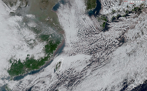 光看就發抖！衛星圖揭「雲街」直衝台灣，今起恐現10度以下極端低溫